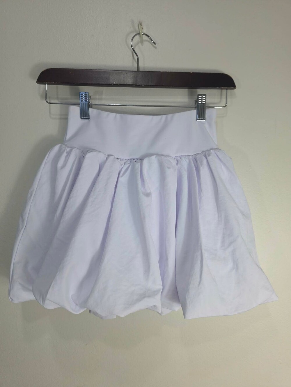 Sage Collective Women's White Bubble Skirt with Elastic Waistband